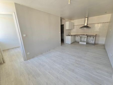location appartement  m² t-3 à coursan  590 €