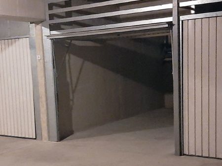 garage box fermé à saint-malo