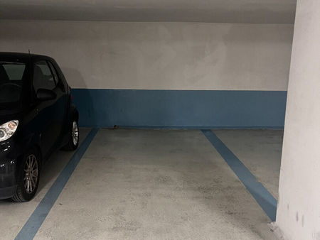 parking / box clichy 10 m2