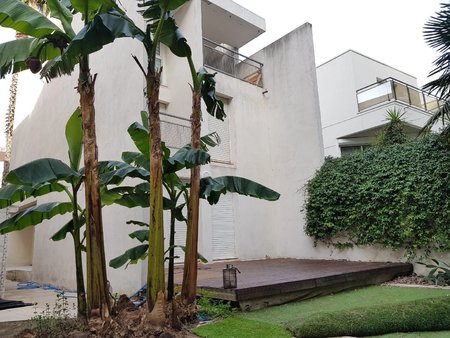 a louer villa triplex t4 avec garage et jardin