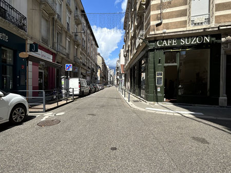 location local commercial 35m2 grenoble 38000 - 750 € - surface privée
