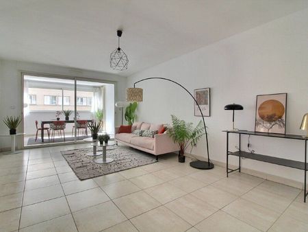 appartement marseille 8 70 m² t-3 à vendre  330 000 €