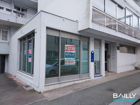 vente bureaux et commerces à la roche-sur-yon centre ville (85000) : à vendre / 211m² la r