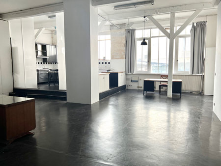 grand loft / studio professionnel avec box et parking