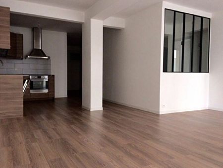 location appartement  m² t-3 à nice  1 580 €