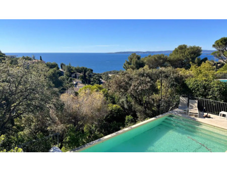 villa de prestige en vente à les issambres : magnifique villa de type 'provençal' avec une