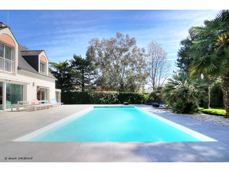 cesson/rennes: magnifique propriété de 250 m² avec jardin paysagé et piscine