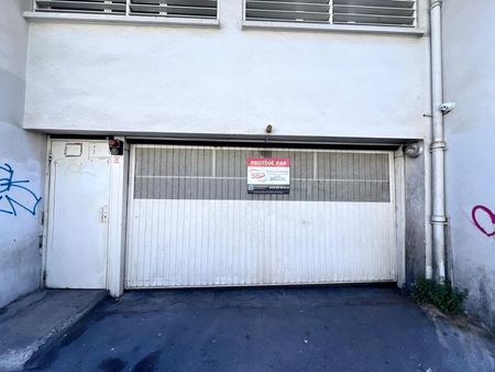location parking 1 pièces marseille 3eme (13003) - 95 € - surface privée