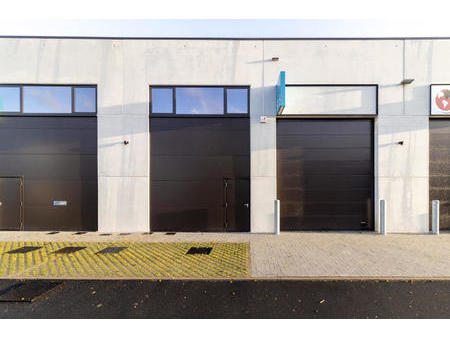 wavre | entrepôt 222m² stockage/atelier + mezzanine de 36 m²