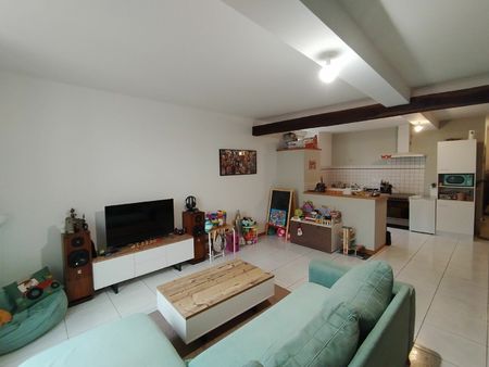 location appartement  89 m² t-3 à rolampont  600 €