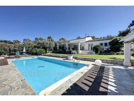 jolie villa au calme avec beau jardin  piscine et garage