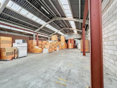 entrepôt (2 075 m²) avec bureau à louer à erpe-mere