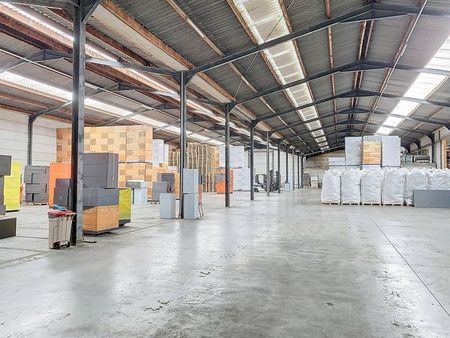 entrepôt (+/- 2 600 m²) avec bureau à louer à erpe-mere