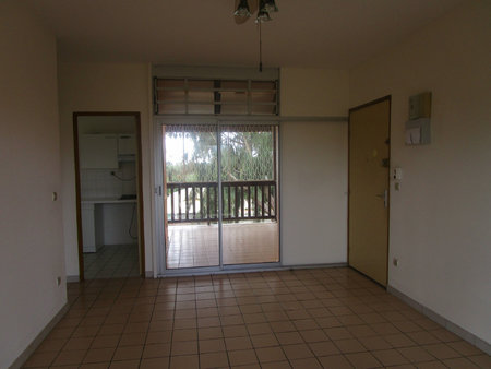 kourou : appartement avec terrasse 2 pièces en location 740