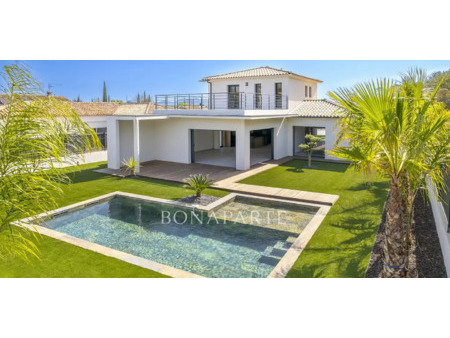 villa avec piscine et terrasse roquebrune-sur-argens (83)