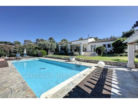 jolie villa  au calme avec vue dégagée  sur 1960m² de jardin clos avec portail  piscine ch