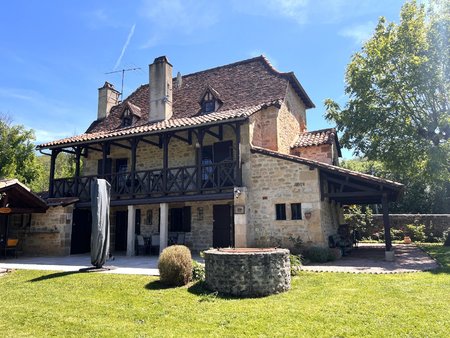 maison de campagne bord de rivière