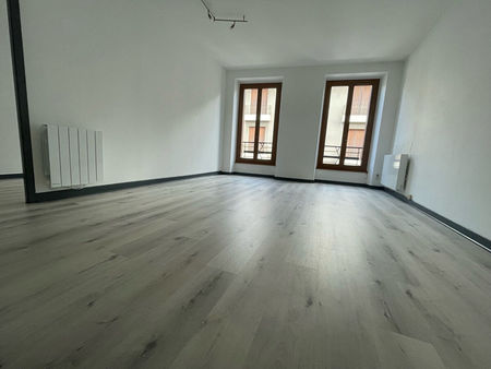 location appartement 3 pièces 59m2 saint-geniez-d'olt et d'aubrac 12130 - 430 € - surface 