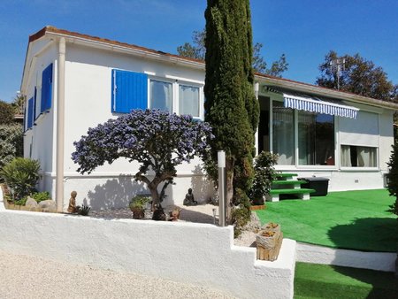 chalet rénové dans domaine avec piscine