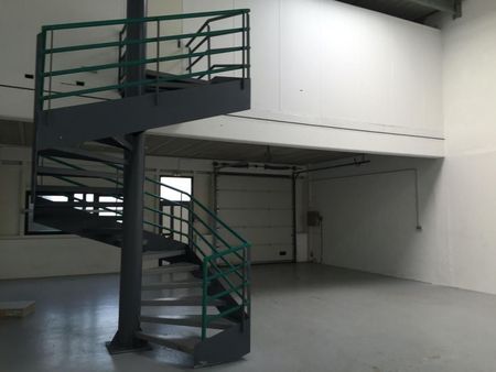 local industriel 230 m²