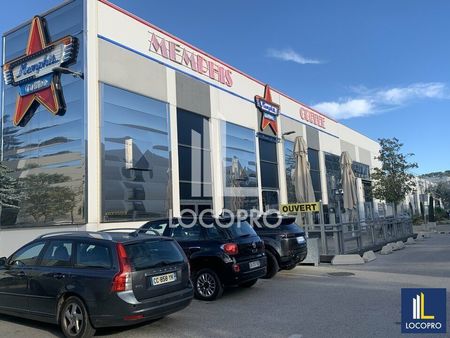 local commercial 327 m²