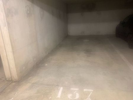 loue place de parking dans garage souterrain