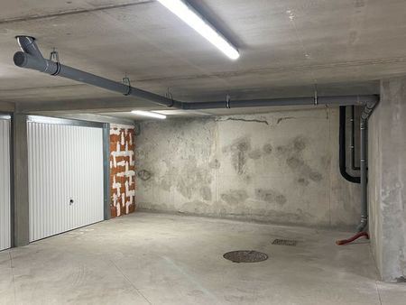 garage / box