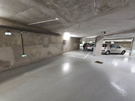 place parking souterrain neuf avec borne murale/chargeur voiture electrique