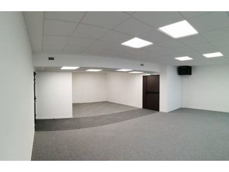 bureau 63 m²
