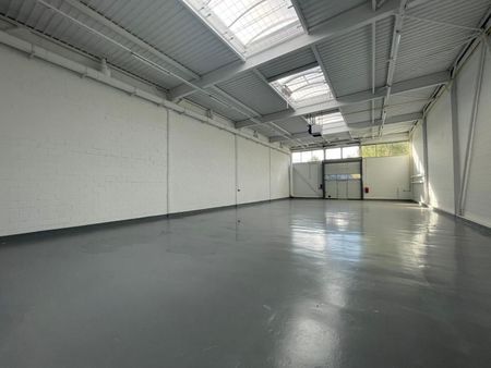 local d'activité 1 069 m²