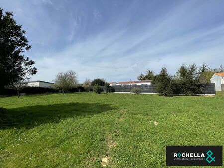 terrain 822 m² charron