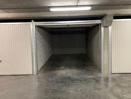box de garage facilement accessible - situé dans la duinvio