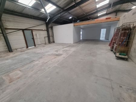 local commercial 170 m2