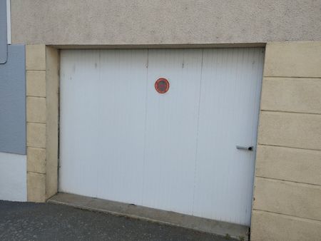boxe type garage pour garde meuble centre ville de cholet/ quartier sacré coeur