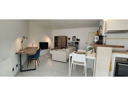 appartement t2 chartrons  45 50 m² avec parking et terrasse