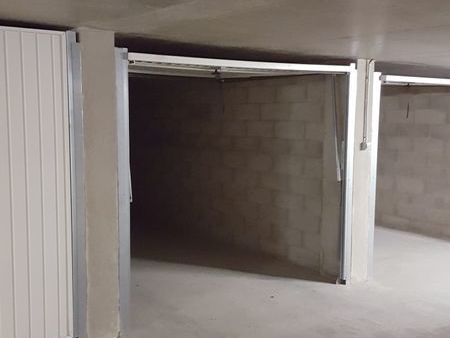 garage fermé 14 m2 dans résidence récente-sécurisée