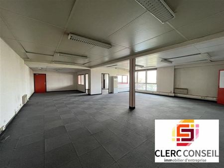 bureaux 300 m²
