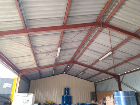 hangar 150 m2 location