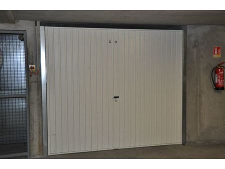 garage box fermé 12m²