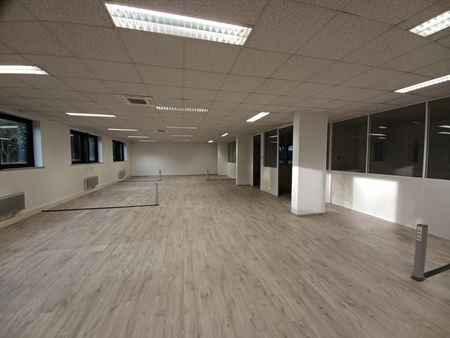 bureau 310 m²