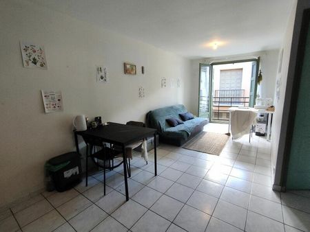 location appartement  m² t-2 à prades  464 €
