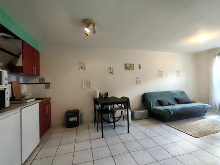 location appartement  m² t-2 à prades  464 €