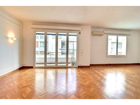 location appartement rue farges - 13008 marseille - 3 pieces 118 m² - 2 chambres - balcon