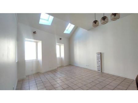 location appartement  80 m² t-4 à rumilly  1 125 €