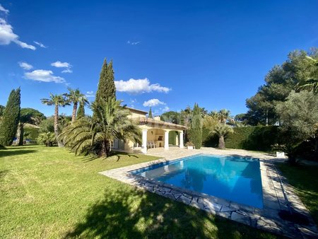 villa standing avec piscine