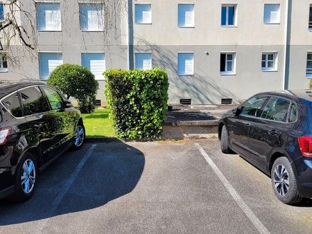 place de parking extérieur rond point de vannes