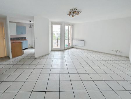 location appartement  66 m² t-3 à lyon 3  1 050 €