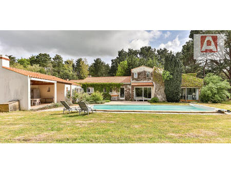 vente maison piscine à saint-hilaire-de-riez (85270) : à vendre piscine / 198m² saint-hila