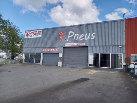 local commercial fougeres 600 m2
