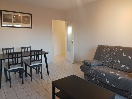 location appartement  m² t-2 à bron  794 €
